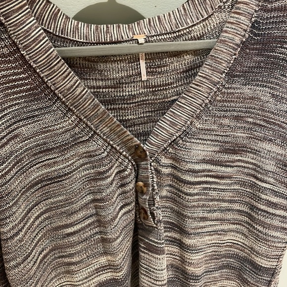 Free People variegated grey and brown cotton V-neck sweater EUC - Picture 3 of 6